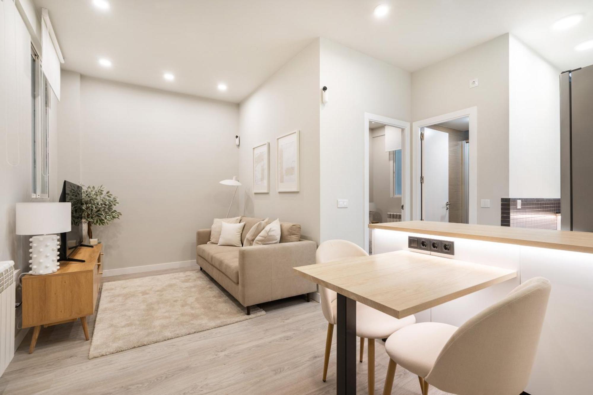 Apartamento Reformado En Metro Ibiza Alquiler Temporal Madrid Exterior photo