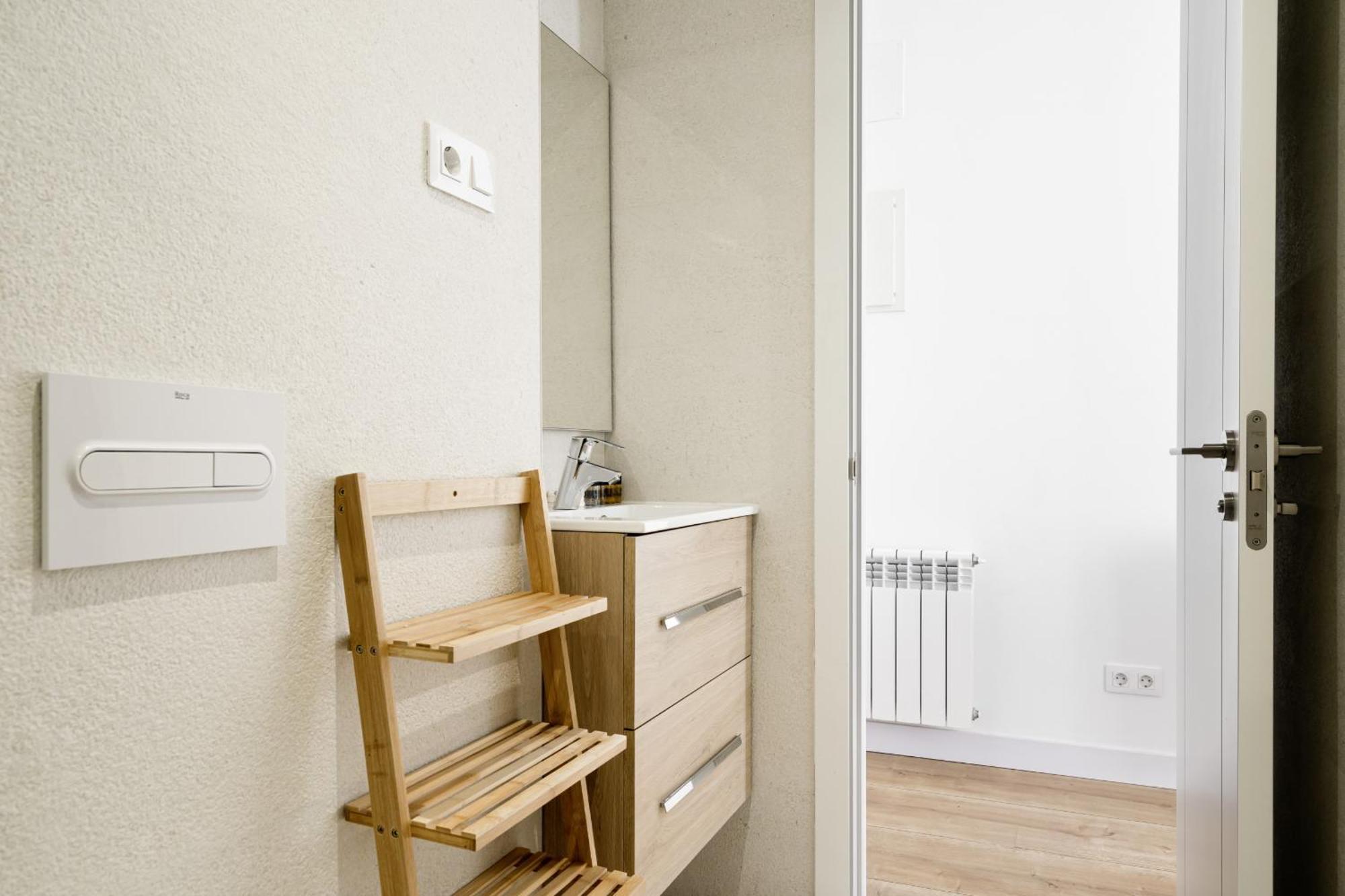Apartamento Reformado En Metro Ibiza Alquiler Temporal Madrid Exterior photo